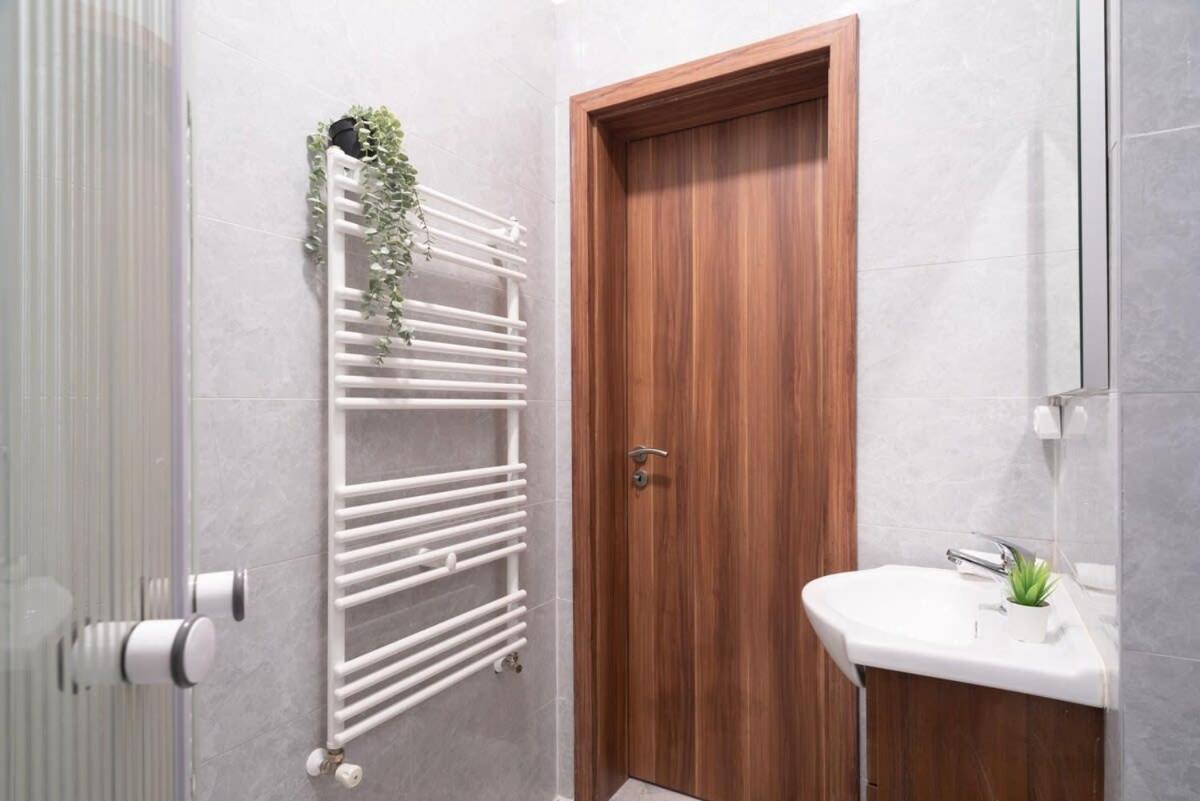 Appartamento New Spacious At Superb Location Budapest